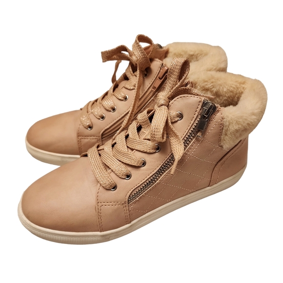 Dolce Vita Other - Dolce Vita Light Pink Girls Fur Hightop Sneakers NWOT Girls 5